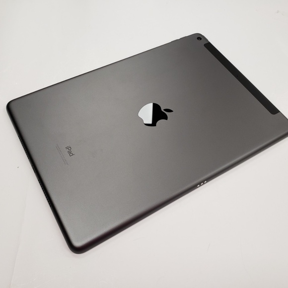 iPad 9th Gen (64GB, Wi-Fi). With stylus & Accessories. Excellent Condition! - Picture 7 of 16